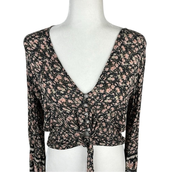 American Eagle Floral Button Front Crop Top Size Medium - Picture 2 of 6